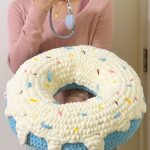 Donut Pillow Chunky Yarn Crochet DIY Kit | No Stuffing Included, 2 Colors Available
